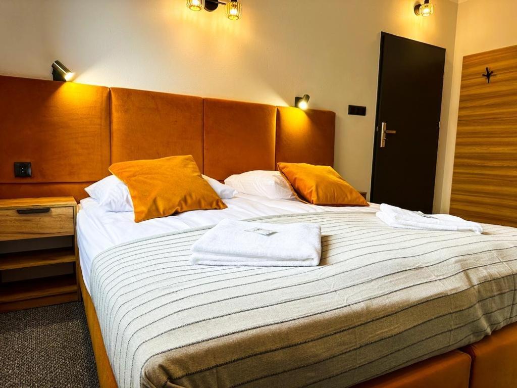 Hotel Czerwone Korale Cielimowo エクステリア 写真