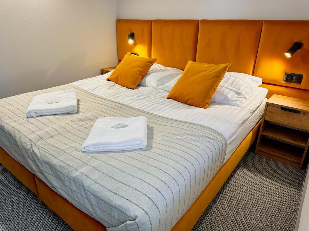 Hotel Czerwone Korale Cielimowo エクステリア 写真