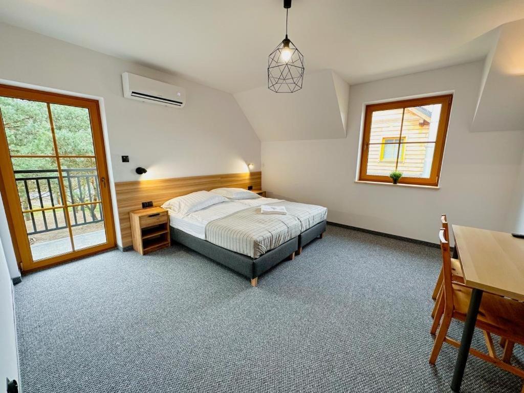 Hotel Czerwone Korale Cielimowo エクステリア 写真