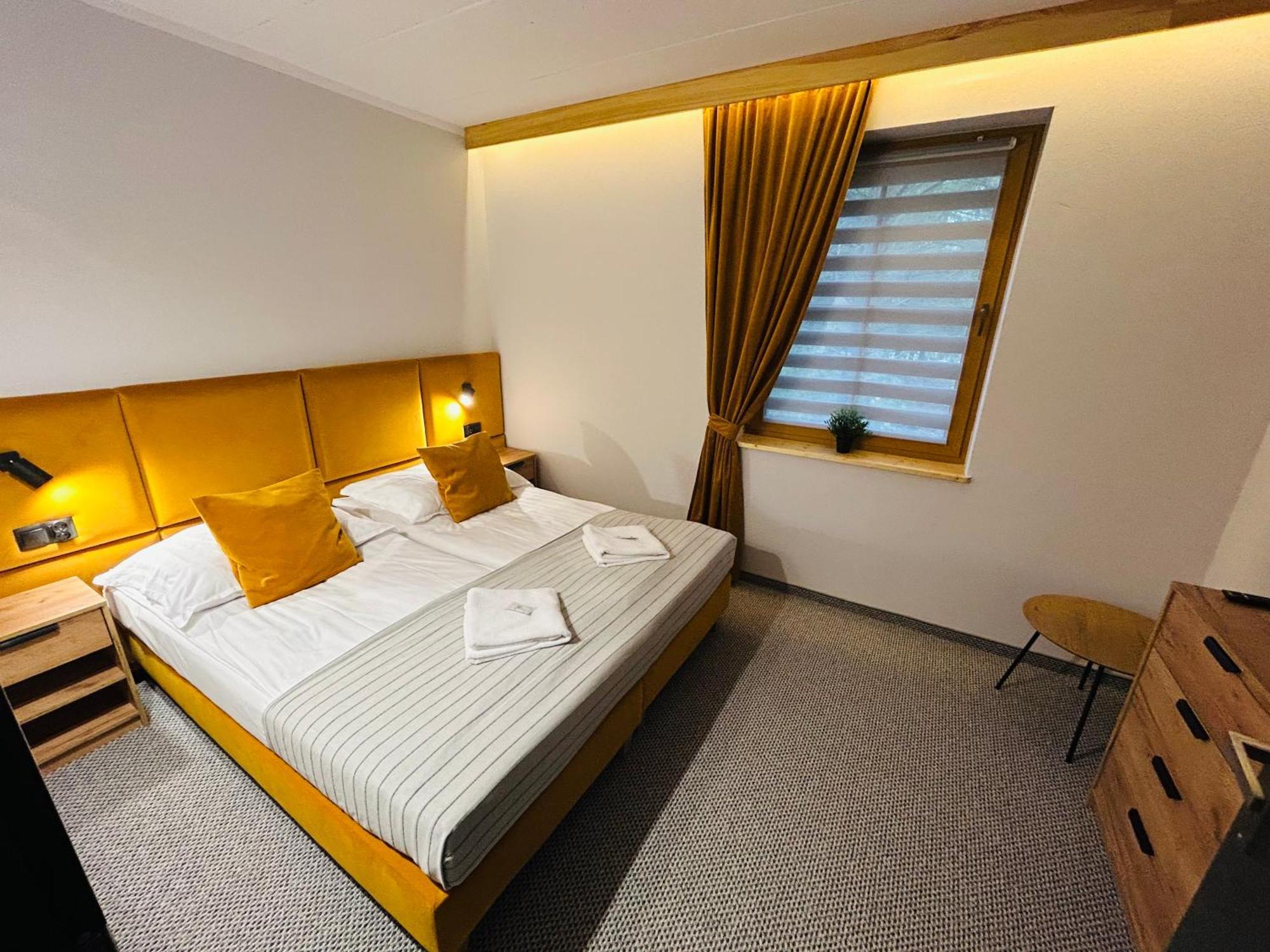 Hotel Czerwone Korale Cielimowo エクステリア 写真
